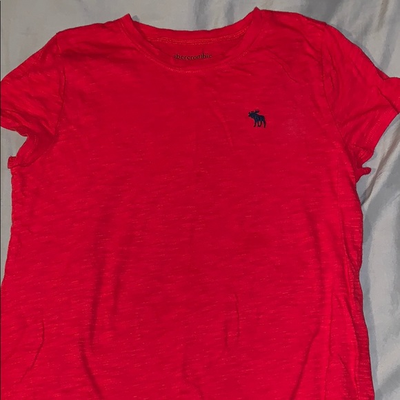red girls tshirt